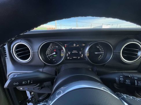 Used 2022 Jeep Wrangler Unlimited Sahara w/ Cold Weather Group image 11