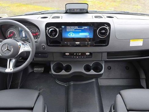 New 2026 Mercedes-Benz Sprinter 2500 image 18