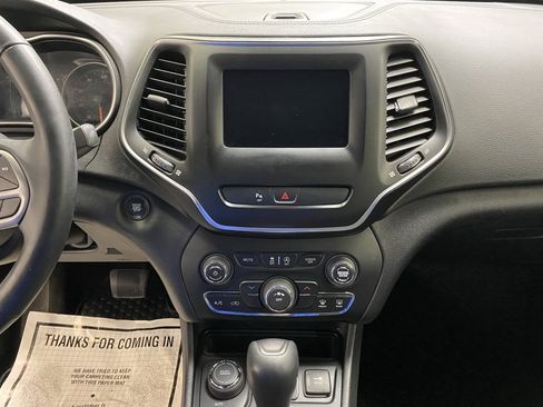 Used 2019 Jeep Cherokee Latitude Plus w/ Cold Weather Group image 31