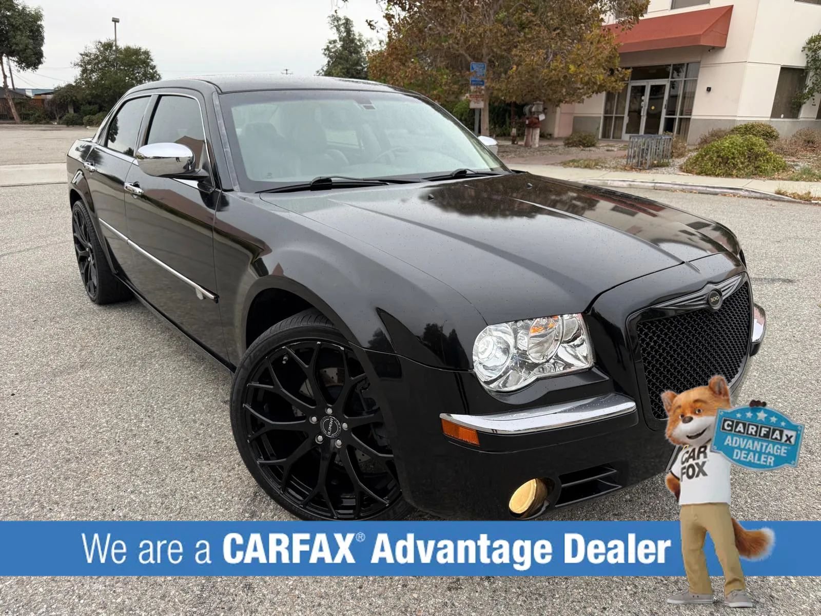 Used 2010 Chrysler 300 C w/ Luxury Group II AWD/4WD image 2