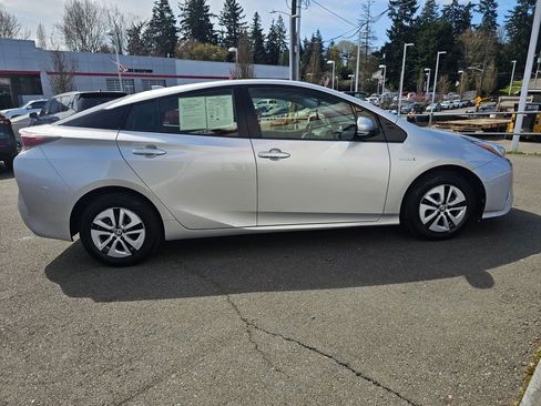 Used 2016 Toyota Prius Three w/ Advanced Technology Package image 8