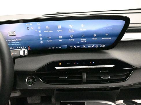 Used 2025 Buick Enclave Preferred AWD/4WD image 13