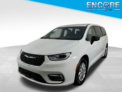 New 2026 Chrysler Pacifica Select