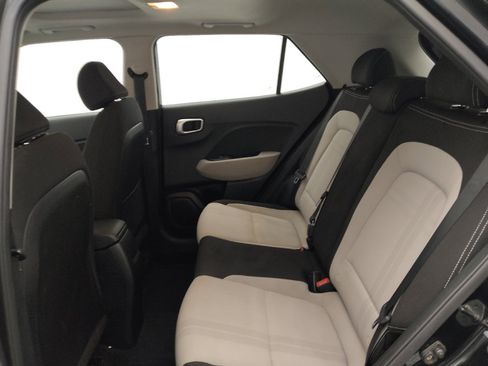 Used 2022 Hyundai Venue SEL FWD image 18