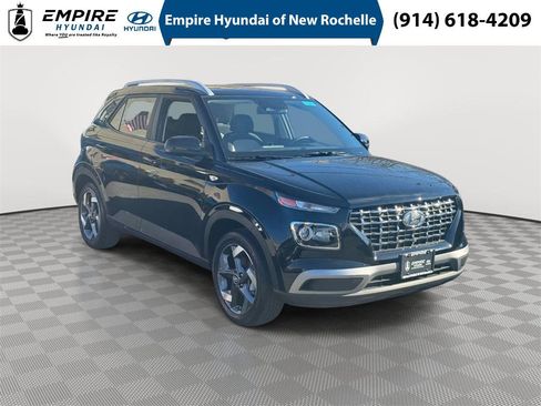 Used 2025 Hyundai Venue SEL image 1