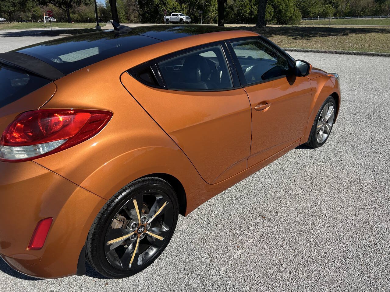 Used 2016 Hyundai Veloster w/ Option Group 02 FWD image 5