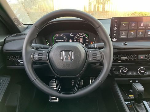 Used 2025 Honda Accord Sport image 18