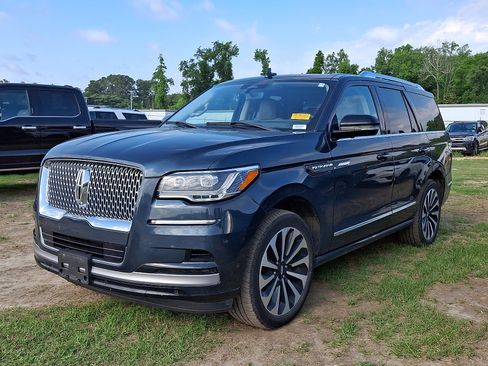 Used 2022 Lincoln Navigator Reserve AWD/4WD image 3