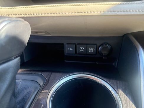 Used 2020 Toyota Highlander Platinum FWD image 33