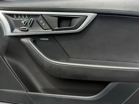 Used 2020 Jaguar F-TYPE Convertible RWD image 40