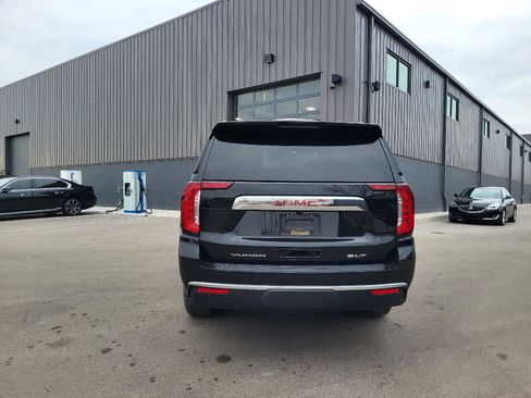 Used 2023 GMC Yukon SLT w/ SLT Premium Package image 4