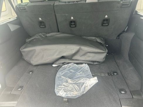 Used 2025 Jeep Wrangler Unlimited Sahara image 9