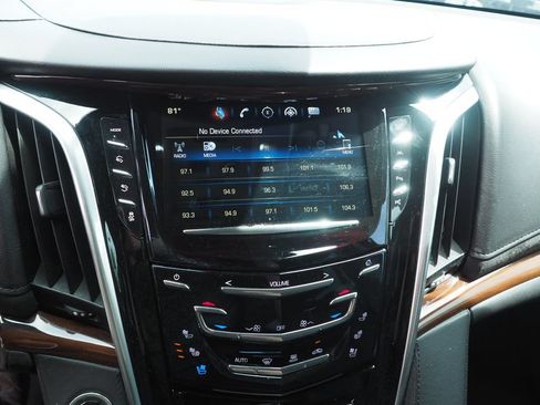 Used 2020 Cadillac Escalade Premium Luxury AWD/4WD image 26