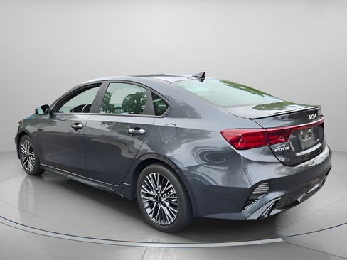 Used 2023 Kia Forte GT-Line w/ GT-Line Premium Package FWD image 3