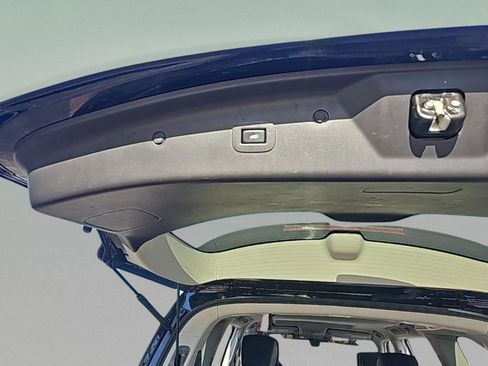 Used 2020 Nissan Armada Platinum w/ Captain's Chairs Package image 51