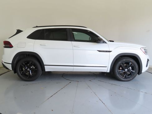 New 2026 Volkswagen Atlas Cross Sport SEL R-Line AWD/4WD image 2