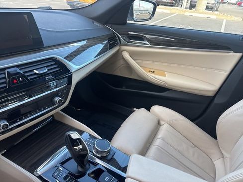 Used 2018 BMW 530i xDrive image 23