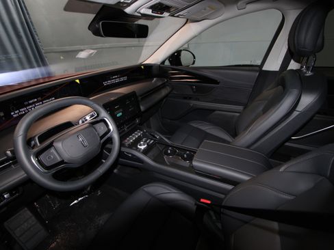 New 2026 Lincoln Nautilus Premier image 2