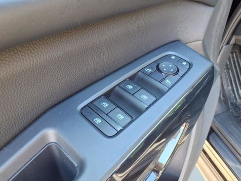 Used 2024 Nissan Pathfinder SV image 12