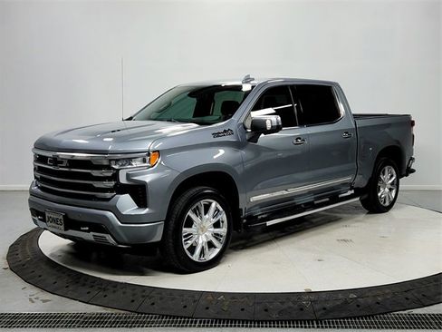 Used 2023 Chevrolet Silverado 1500 High Country image 3