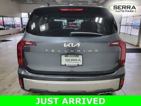 Used 2023 Kia Telluride S w/ S Sunroof Package FWD image 6