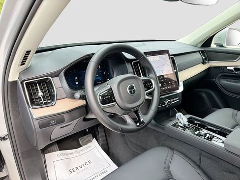 Used 2025 Volvo XC90 B5 Plus image 27