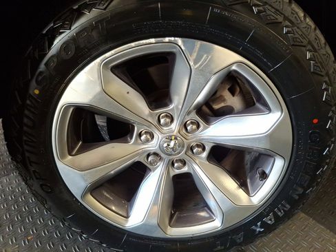 Used 2021 RAM 1500 Limited w/ Body Color Bumper Group image 4