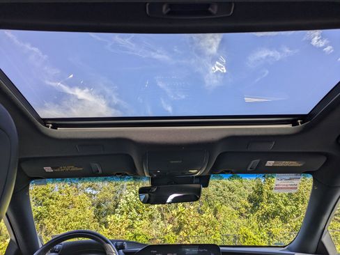 Used 2021 Lexus LS 500 w/ Accessory Package (Z2) image 25