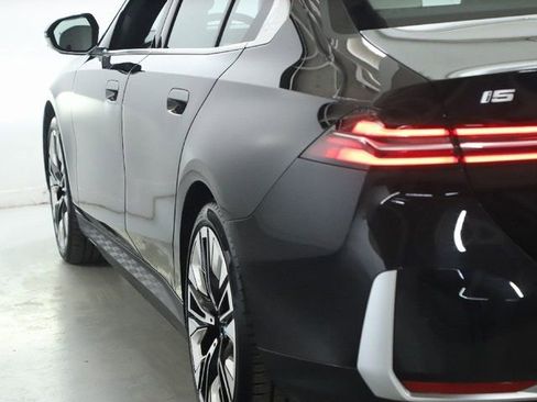 Used 2025 BMW i5 xDrive40 w/ Premium Package image 39