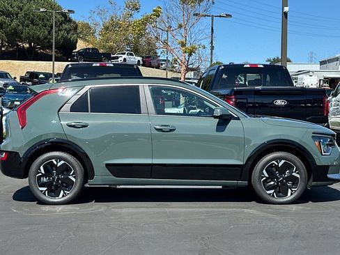New 2026 Kia Niro Wave FWD image 3