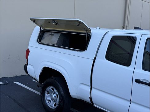 Used 2016 Toyota Tacoma SR image 28