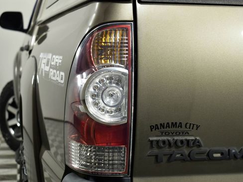 Used 2015 Toyota Tacoma 4x4 Double Cab w/ TRD Off-Road Package image 21