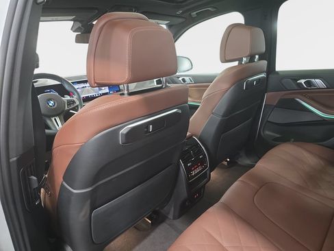 Certified 2026 BMW X5 M60i AWD/4WD image 9