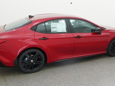 New 2026 Toyota Camry Hybrid FWD image 16