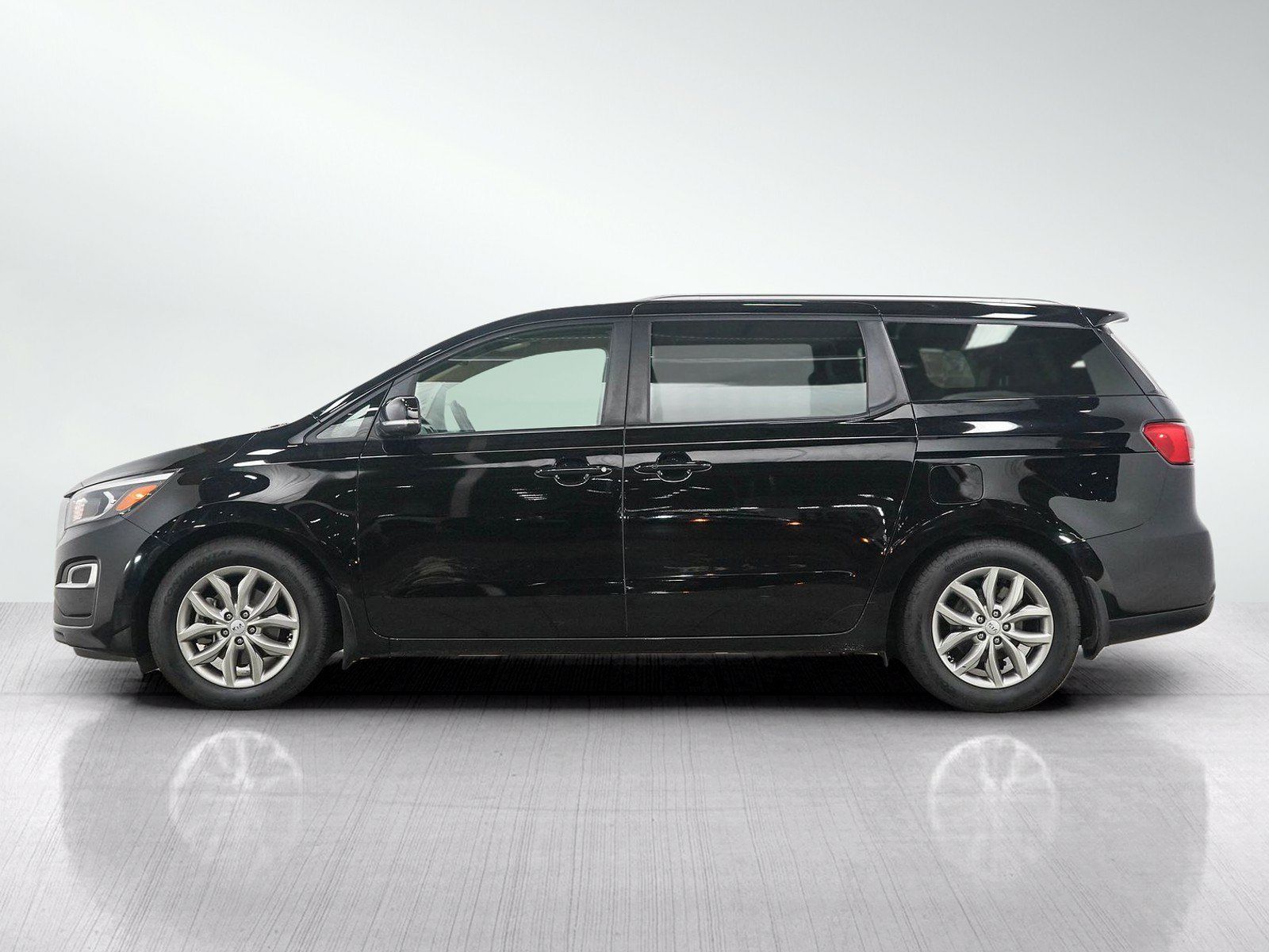 Used 2019 Kia Sedona EX FWD image 2
