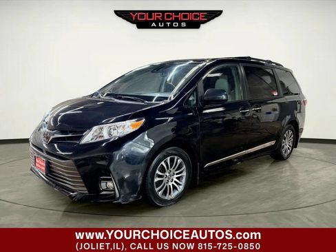 Used 2019 Toyota Sienna XLE w/ XLE Navigation Package image 3