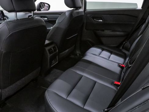 Used 2023 Nissan Rogue SL FWD image 11