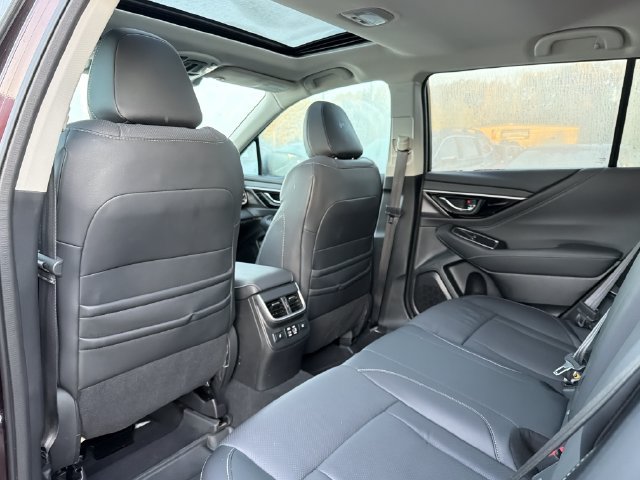 Used 2025 Subaru Outback Limited AWD/4WD image 12