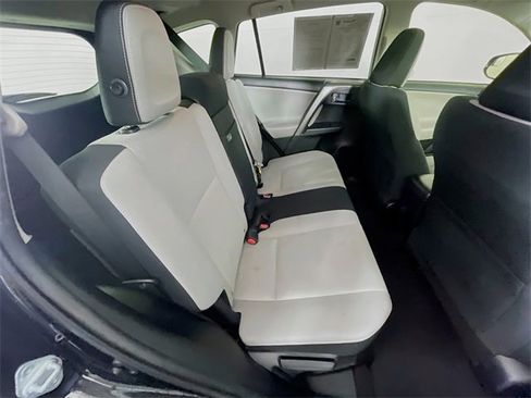 Used 2018 Toyota RAV4 LE image 27