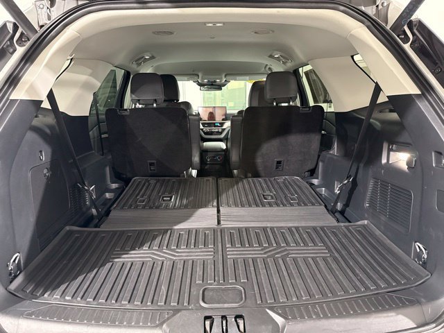 Used 2025 Ford Explorer Active w/ Active Comfort Package RWD image 9