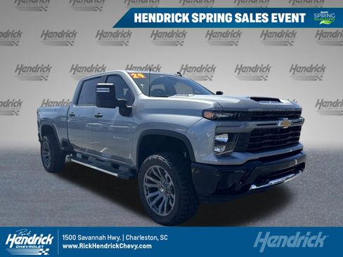 Used 2024 Chevrolet Silverado 2500 Custom w/ Custom Value Package image 1