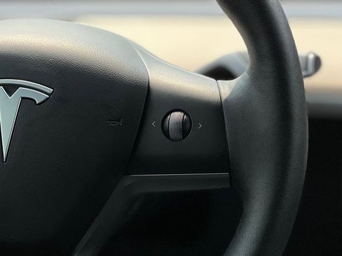 Used 2022 Tesla Model Y Long Range image 15