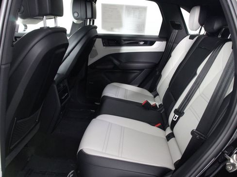 Certified 2025 Porsche Cayenne E-Hybrid AWD/4WD image 33