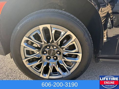 Used 2023 GMC Yukon Denali Ultimate AWD/4WD image 14