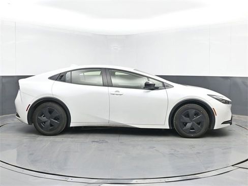 Used 2023 Toyota Prius LE image 11