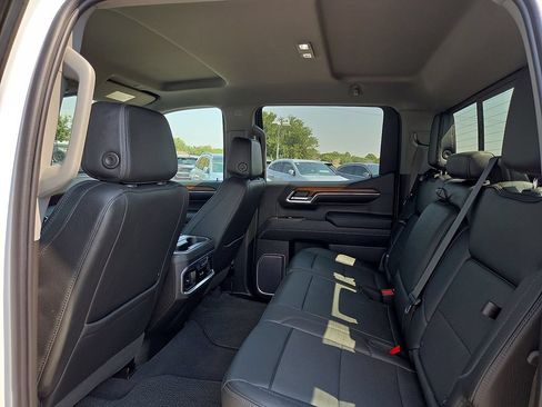 Used 2023 GMC Sierra 1500 Denali w/ Technology Package AWD/4WD image 12