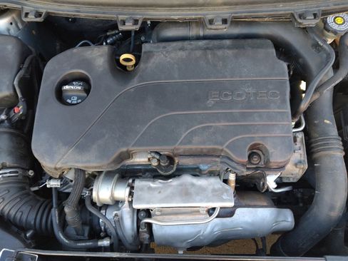 Used 2018 Chevrolet Cruze LT w/ Convenience Package image 30