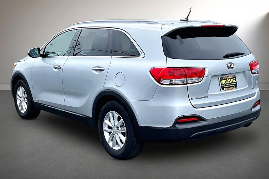 Used 2017 Kia Sorento AWD image 4