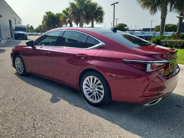 Used 2024 Lexus ES 350 w/ Technology Package FWD image 5