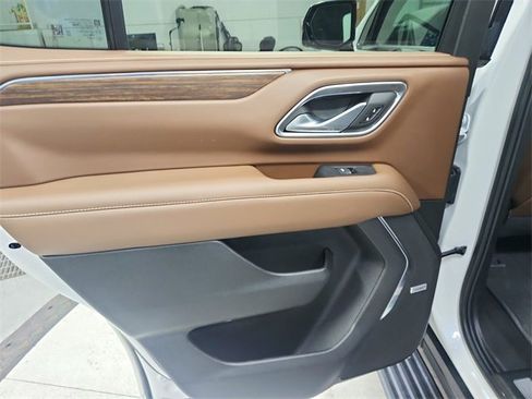 Used 2024 Chevrolet Tahoe High Country w/ Advanced Technology Package image 40